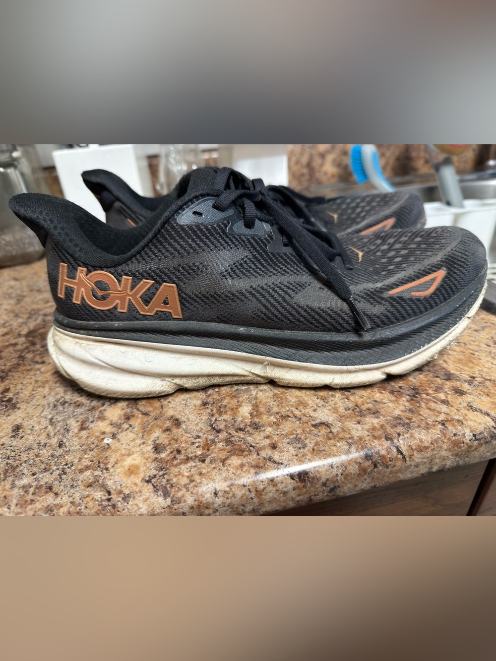 Hoka Clifton 9 women’s 9.5B